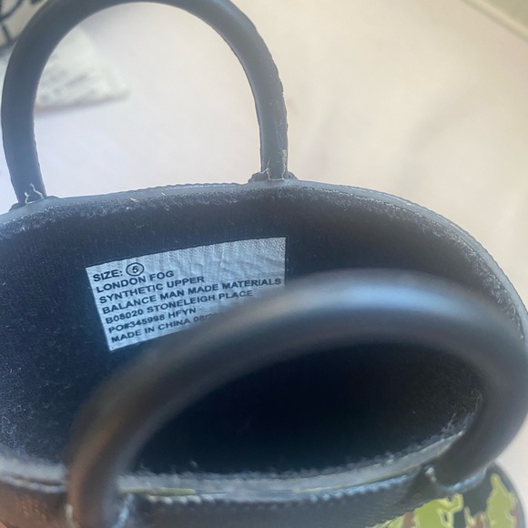 Gently worn toddler rain boots- Sz 5 London Fog - Picture 5 of 6